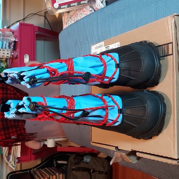 UGG METROPEAK lace-up boots NWOB - Picture 8 of 16